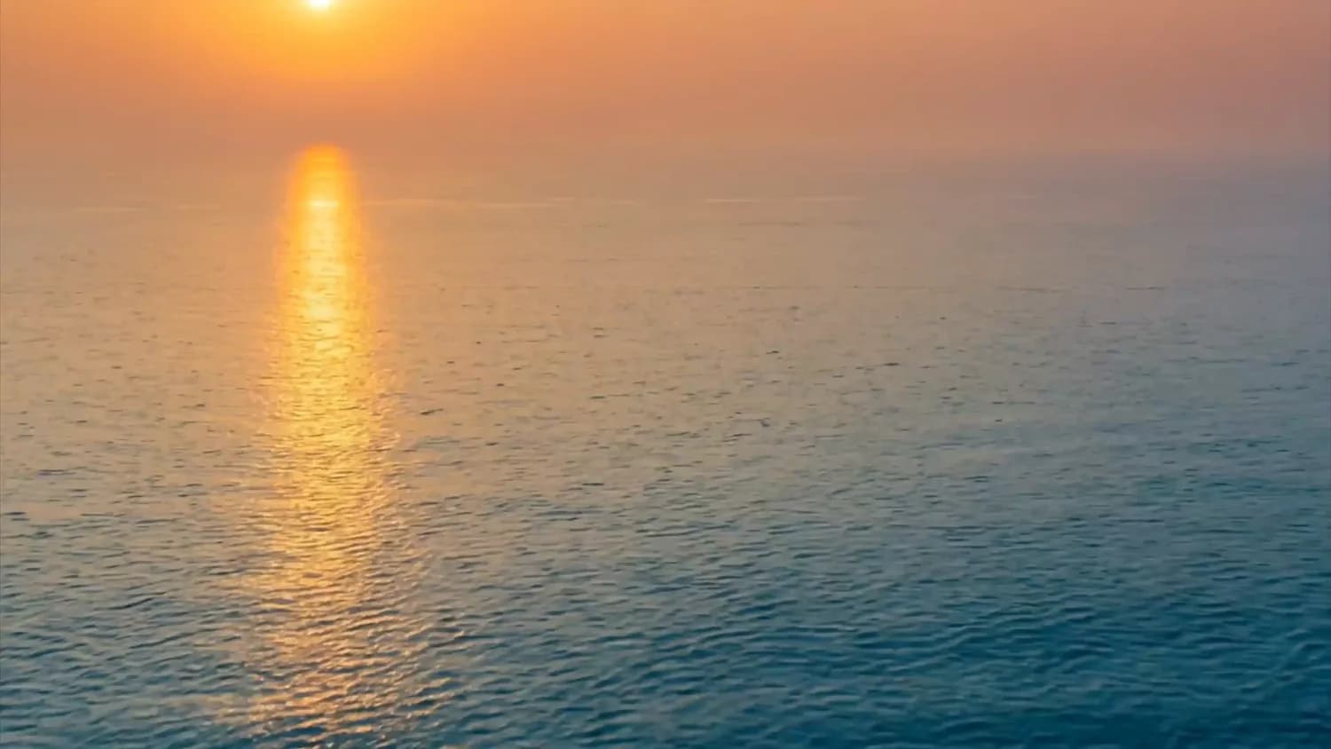 The sea horizon at Saadiyat Island at sunset